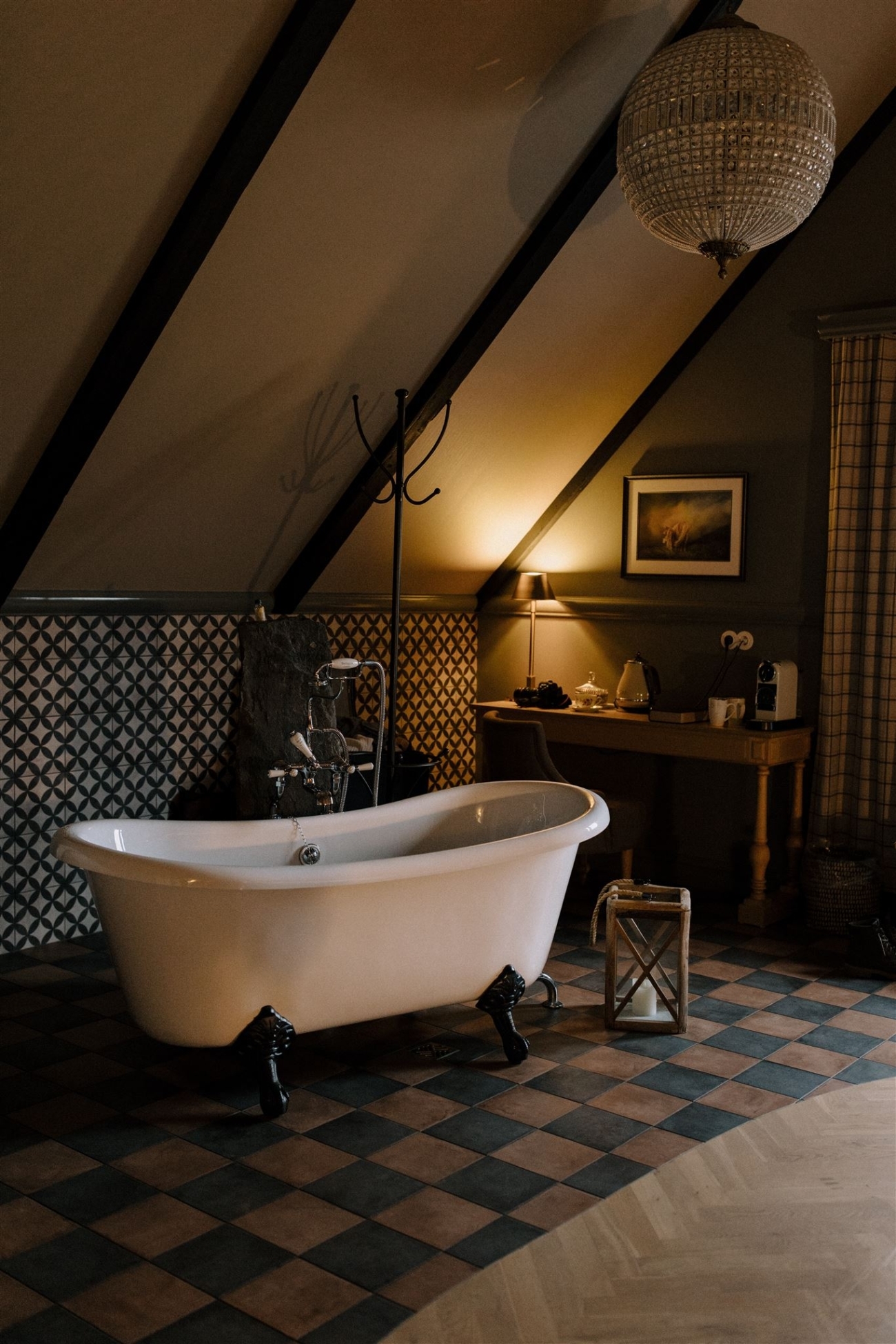 The cozy suit in Skálakot manor features an old freestanding bathtub.